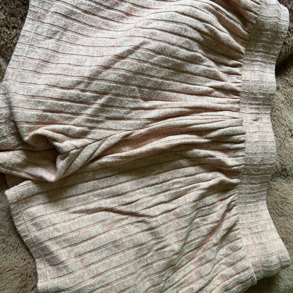 Cabela’s Peach Shorts Medium - Picture 3 of 4